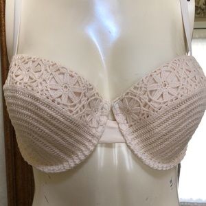 New women’s crochet bikini top. Size 36D. Cream. Adjustable shoulder/back strap